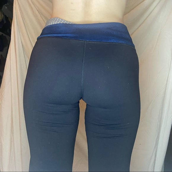 Lululemon flare yoga pants - Picture 6 of 7